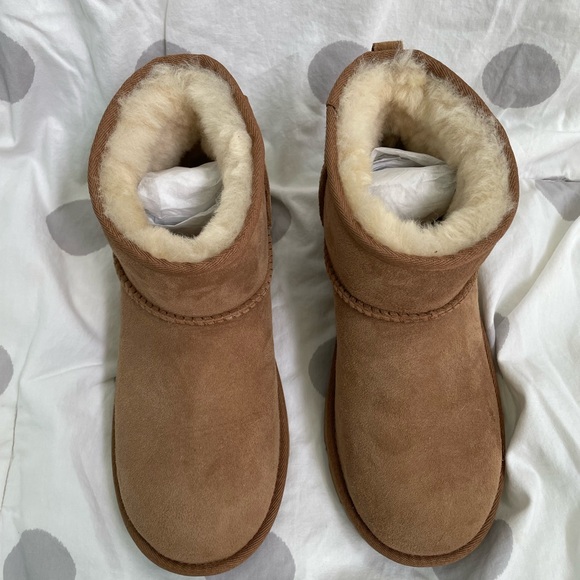 UGG Australia Classic Mini II boots chestnut child size 5 fits woman’s size 7 - Picture 4 of 12